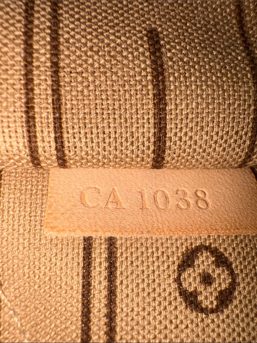 LOUIS VUITTON Monogram MM (Medium Model) Neverfull Canvas Tote - Picture 10 of 13